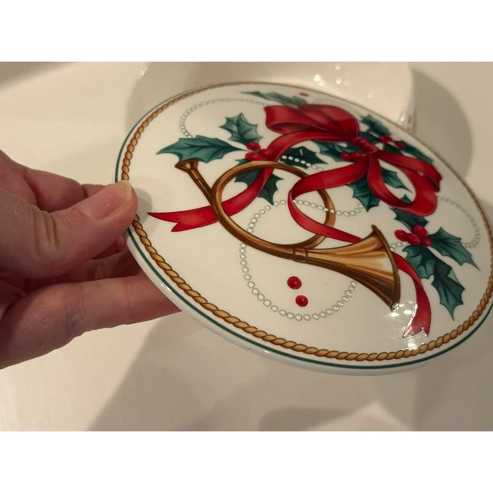 Mikasa Christmas Trinket Box Round Holiday Holly‎ Berry Gold Horn Red Bow Lid